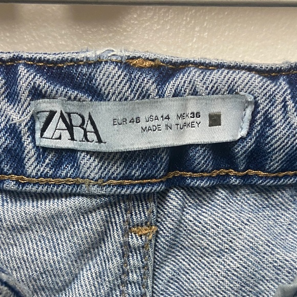 Zara Women's Distressed Light Blue Jean Shorts - Picture 2 of 4